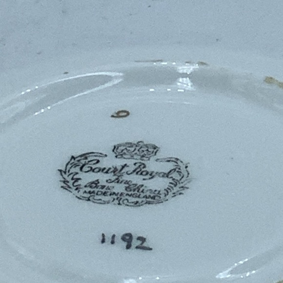 Vintage Court Royal Red/Gold English Bone China Cabbage Rose Teacup & Saucer - Picture 13 of 13